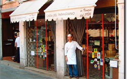 venise - épicerie la casa del parmigiano