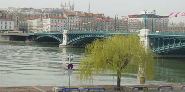 Le Rhône dans la traversée de Lyon - Pont de la Guillotière