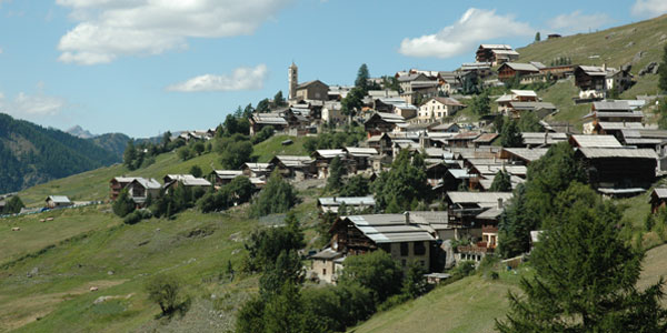 Le village de Saint Veran par le GR58