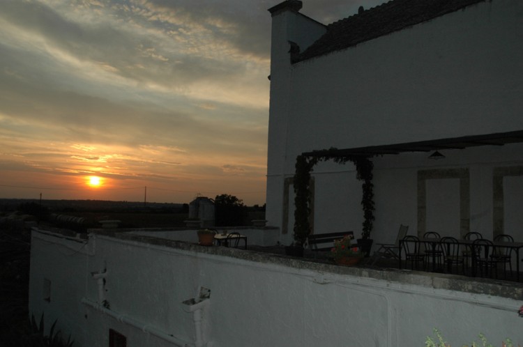 Les Pouilles Noci - La Masseria Murgia Albanese - coucher de soleil sur la terrasse 