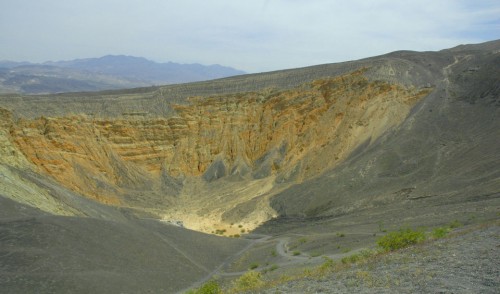 Le cratère Ubehebe dans la vallée de la mort