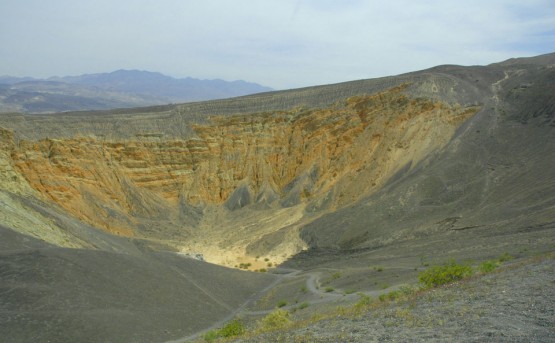 Le cratère Ubehebe dans la vallée de la mort