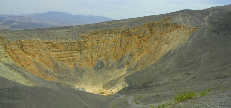 Le cratère Ubehebe dans la vallée de la mort