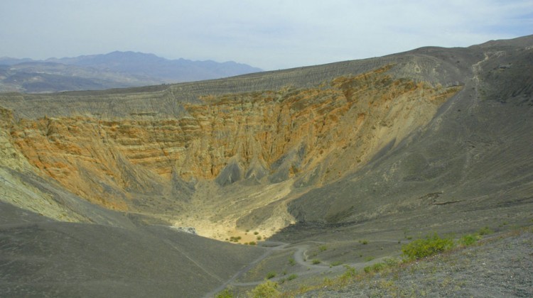 Le cratère Ubehebe dans la vallée de la mort