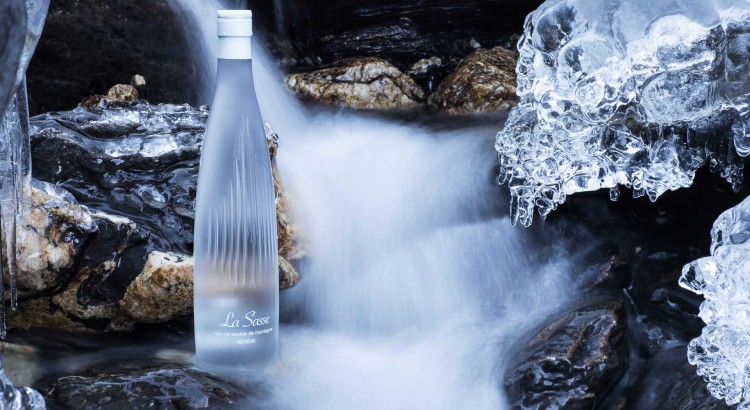 Eau de source du Domaine de la Sasse - Dominique Meridol LA SASSE, EAU DE SOURCE DE MONTAGNE