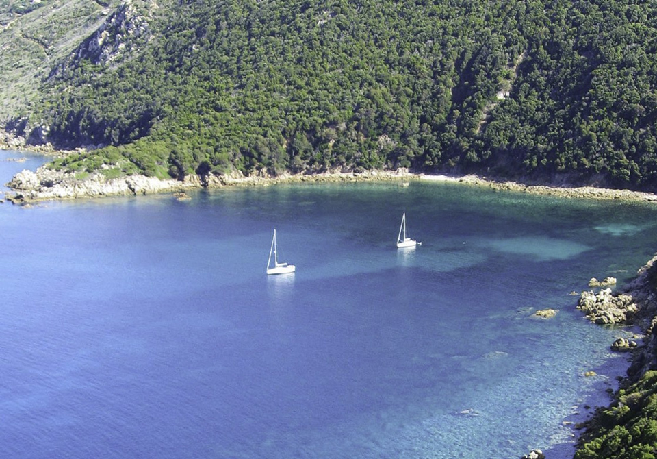 Les croisières de Jean - Corse du Sud : Cala di Cacalu @https://www.yachter.fr/