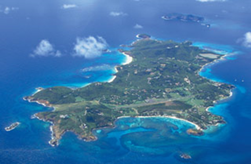 Les croisières de Jean - Les Grenadines sur la Cyprae - l'île moustique