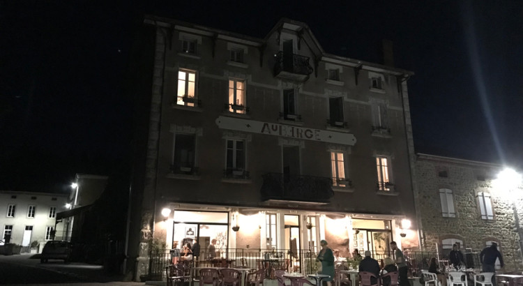 L L’AUBERGE DE CHASSIGNOLLES